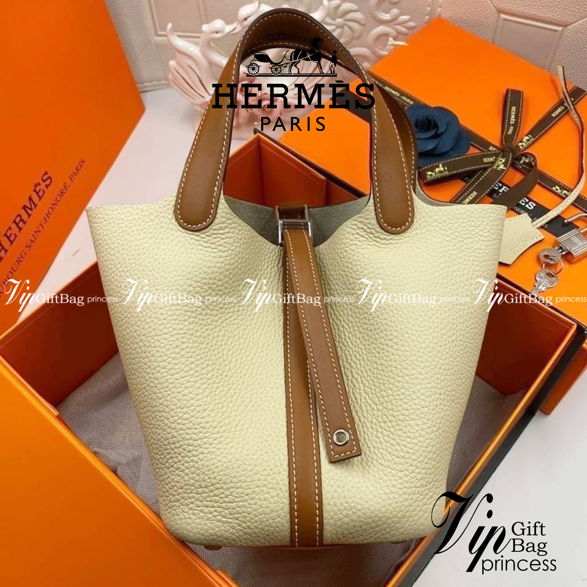 หนังแท้ Hermes Picotin Lock 18 bag กระเป๋าถือแบรนด์หรูระดับโลก งานเกรดออรินอล หนังแท้ทั้งใบ หนังมีลายทอริลลอนคล้ายของจริง มาพร้อมตัวล็อคเคลลี่ Kelly lock รูปทรงเรียบแต่หรู ใช้งานได้ทุกโอกาส ถือง่าย ใช้งานง่าย ภายในโล่งกว้าง ภาพสินค้าถ่ายจากงานขายจริง ใช้ง