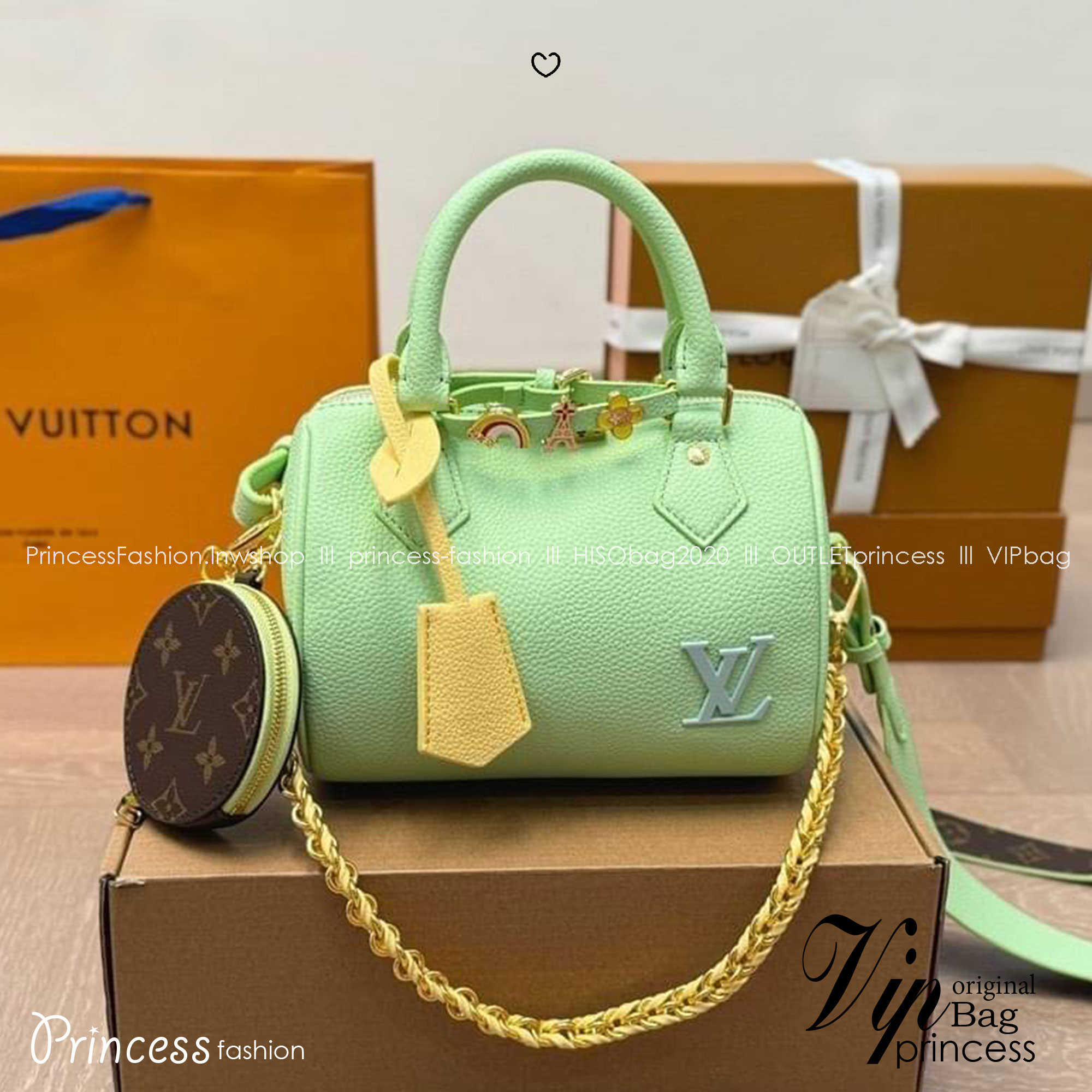LV Speedy Bandoulière 20 bicolour กระเป๋าสะพายทรงหมอนไซส์เล็กน่ารัก Rare item รุ่นใหม่สีพาสเทลสวยหวาน ลูกคุณควรมีมากค่า โดดเด่นด้วยสายสะพายโซ่สีทองตัดกับสีกระเป๋าได้อย่างลงตัว