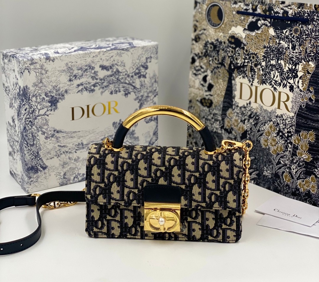 Mini Dior Ange Bag Macrocannage CD clasp with white resin pearl กระเป๋าถือพร้อมสายสะพาย ประดับตัวล็อคมุก สวยงามเหนือกาลเวลา เกรดออริ 1:1 ใช้งานต่างประเทศได้
