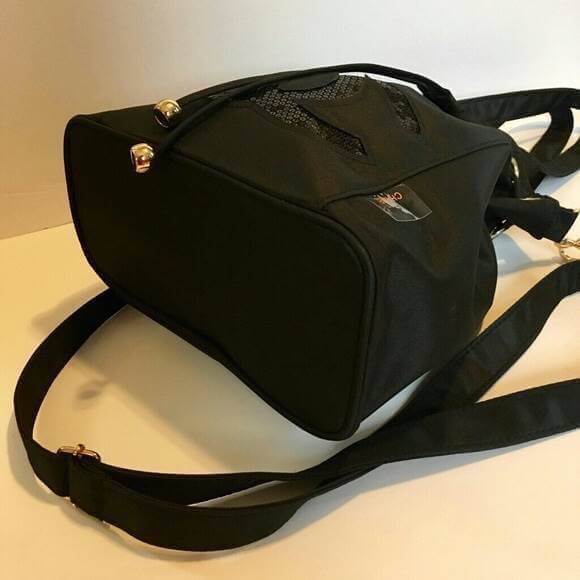 CHANEL New Black Sequins Bucket Bag กระเป๋าฟรีเมี่ยมชาแนลทรงขนมจีบหูรูด ปากกระเป๋าปิดด้วยแม่เหล็กดู ใช้แบบถือหรือสะพายข้างก็ได้ค่ะ ภายในมีช่องซิปเล็กไว้แยกเก็บของจุกจิก สายถอดออกและปรับระดับได้ค่ะ ผ้าสีดำปักเลื่อมโลโก้แบรนด์ สวยงามมากๆ ใช้ได้หลายโอกาส