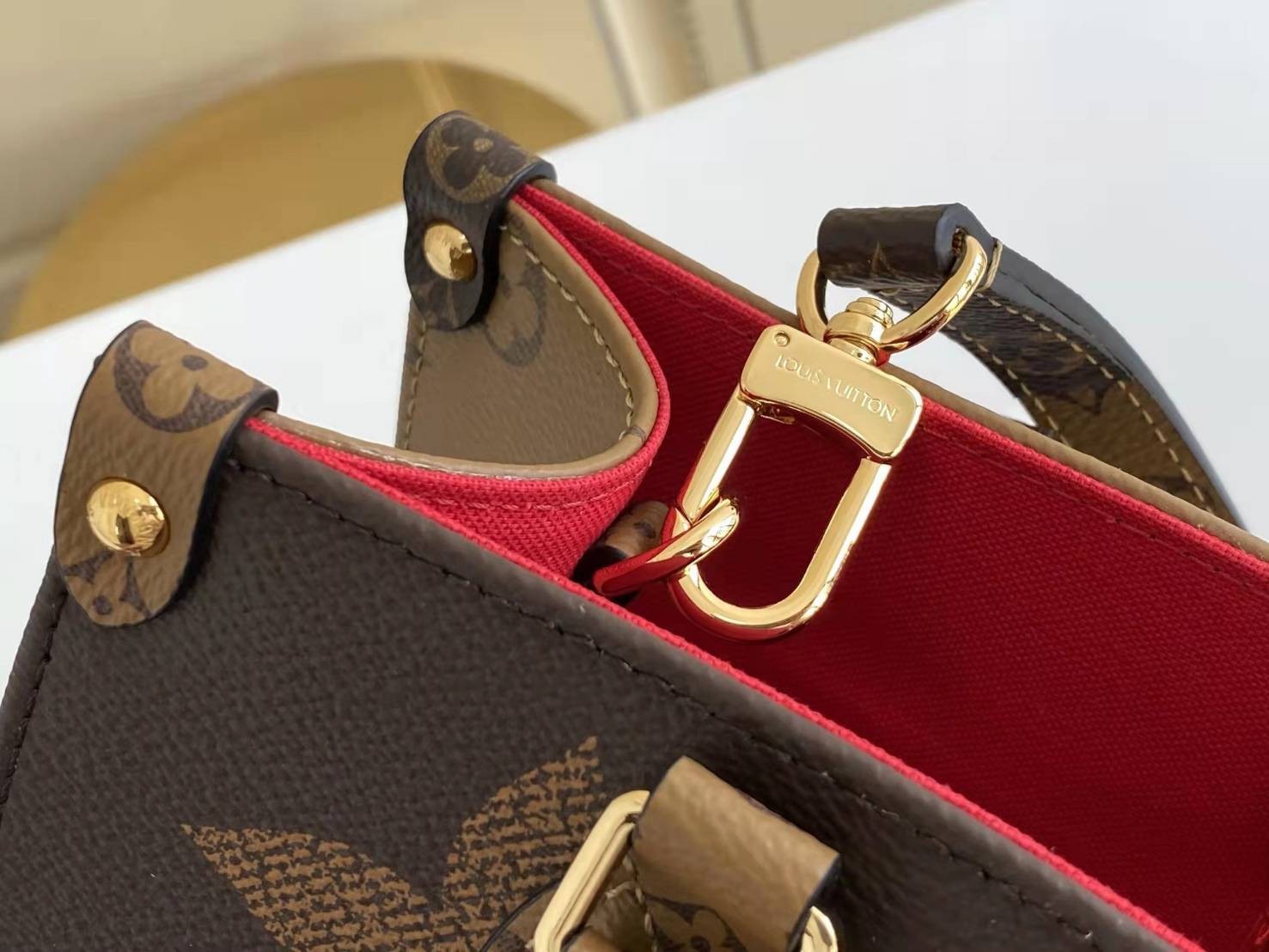 หนังแท้ LOUIS VUITTON ONTHEGO 10" / LV ONTHEGO พร้อมส่งที่ไทย งานหนังแท้ทั้งใบ ออริจินอลเกรด ภาพสินค้าถ่ายจากงานขายจริง ใช้งานต่างประเทศได้