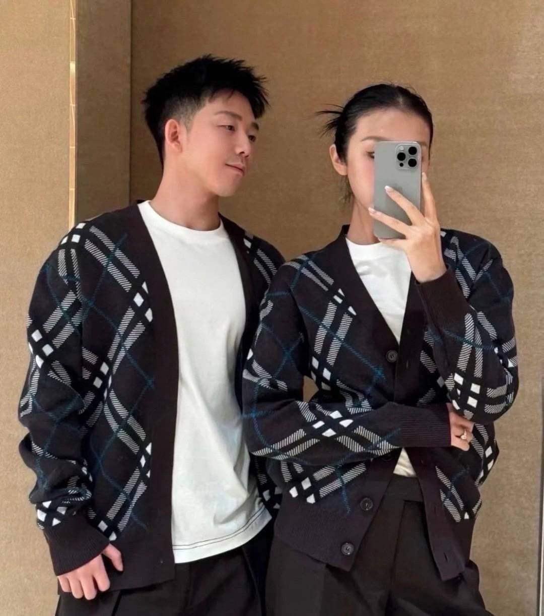 TOP ORI | BURBERRY CARDIGAN งานไหมพรม ลายใหม่สุดคลาสสิค ผ้าดีหนานุ่ม งานสวยตัวเดียวไว้ keep look เสื้อสเวตเตอร์งานแบรนด์ เนื้อผ้าอย่างดีงานนำเข้าจากโรงงานเทียบแบรนด์ เกรดท็อปออริจินอล เกรดดีสุด เทียบแท้