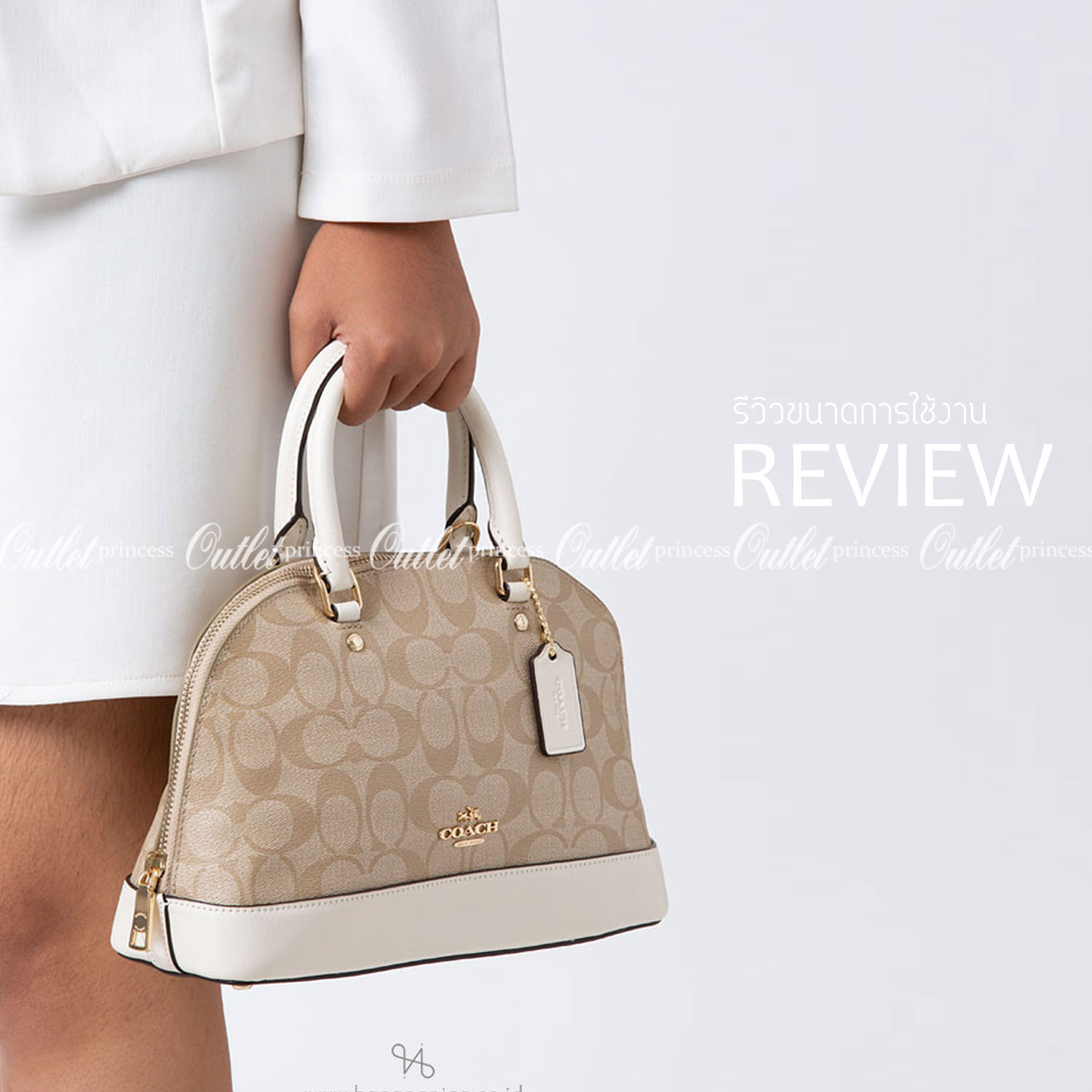 Coach Mini Sierra Signature กระเป๋าถือทรงโดม ภายในกว้างสามารถใส่กระเป๋าเงินเล็ก และมือถือได้ และยังมีช่องซิปเล็ก 1 ช่อง ด้านหลังมีกระเป๋าเล็กเก็บบัตร 1 ช่อง ใครยังไม่มีพลาดไม่ได้แล้วนะคะ