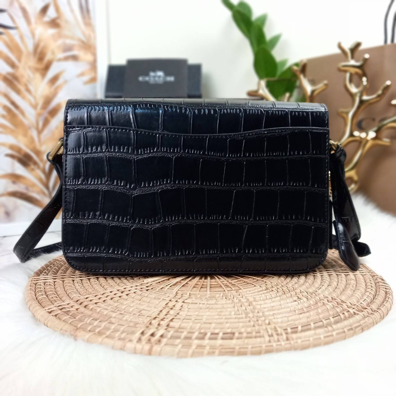 COACH CROCODILE EMBOSSED LEATHER STUDIO SHOULDER BAG (COACH C6640)🌺เอาซิ๊!!ใครอดใจไหวให้รู้ไป!! สวยตาแตก!! ปรับลุคให้ดูแพง แบบไม่ปรานีกันล่ะคราวนี้!// กระเป๋าถือ กระเป๋าสะพาย อีกหนึ่งคอลเลคชั่นสุดตะลึงตา หรูหรา! เวอร์วังอลังสร้าง! ที่ดูแพงม๊ากก!!/