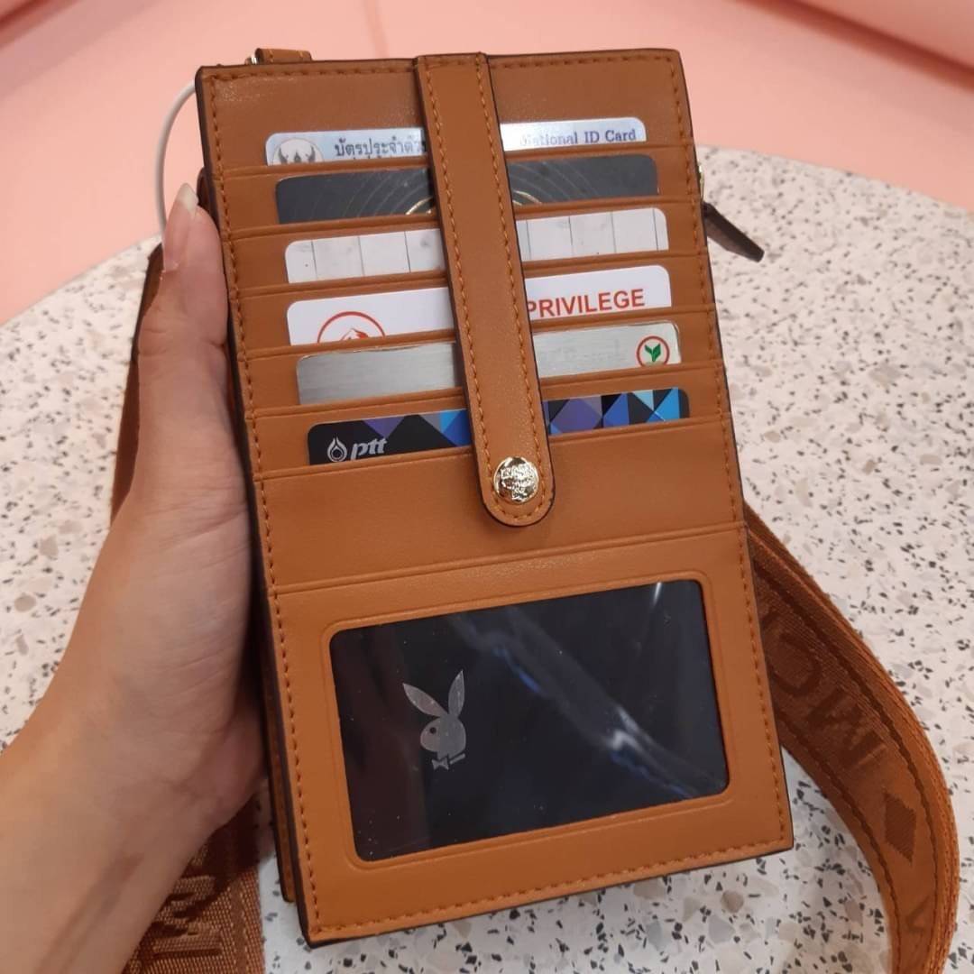 M.C.M CROSSBODY PHONE CASE กระเป๋าอะไรเอ่ยฮิตกันทั่วบ้านทั่วเมือง!!?? กระเป๋าใส่โทรศัพท์ไงจ้ะ!! เดินไปไหนใครก็ใช้ เพราะทุกคนต้องการความสะดวก ใบนี้ตอบโจทย์ไปเล้ย!!