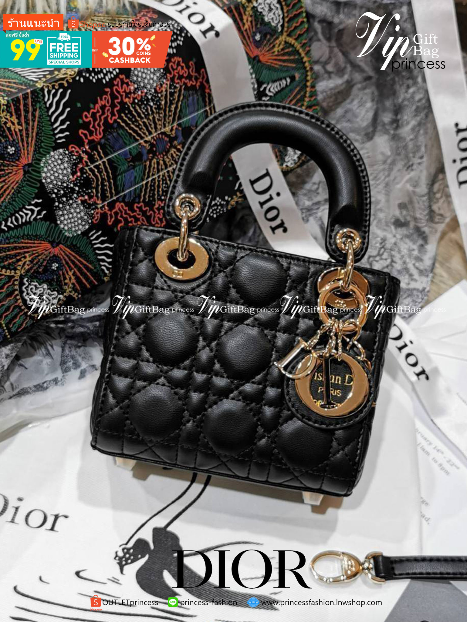 CHRISTIAN DIOR MINI BAG VIP GIFT WITH PURCHASE (GWP) พรีเมี่ยมกิ้ฟ Limited Edition จาก DIOR DUTYFREE COUNTER วัสดุหนังแท้ Calfskin ทรงเหลี่ยมหนังสวยหรูอยู่ทรงขึ้นลายเอกลักษณ์แบรนด์ ประดับTAGห้อยโลโก้แบรนด์อะไหล่ทองด้านหน้า เปิดปิดด้วยฝาปิด ภายในโล่งมีโลโก