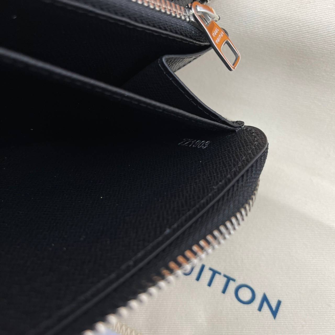 พรีเมี่ยมกิ๊ฟแท้ 100% 】พร้อมส่งที่ไทยที่นี่ที่เดียว Louis Vuitton wallet 19cm Gift Box Set