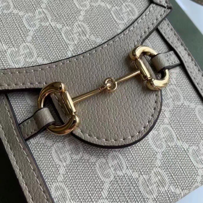 Gucci Horsebit 1955 mini bag / Gucci Phone Bag เกรดใช้งานสลับใบจริงได้ ออริจินอล รุ่นยอดฮิต ไซส์มินิ ที่ใครๆก็ต้องรู้จัก!! กับกระเป๋าขนาดมินิ ได้รับแรงบันดาลใจมาจากดีไซน์ดั้งเดิม ซึ่งแอคเซสเซอรี่นี้โดดเด่นด้วยรายละเอียดดั้งเดิมที่ทันสมัยโดยเน้นที่ฮอร์สบิต