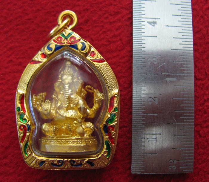 สินค้าหมดค่ะ องค์พระพิฆเณศปางตรีมุขคณปติแบบนั่ง(ประทานพรโชคลาภ มีอำนาจ)(คนเกิดวันอังคาร)เนื้อทองเลี่ยมทองไมครอนลงยาพร้อมใบคาถาค่ะ