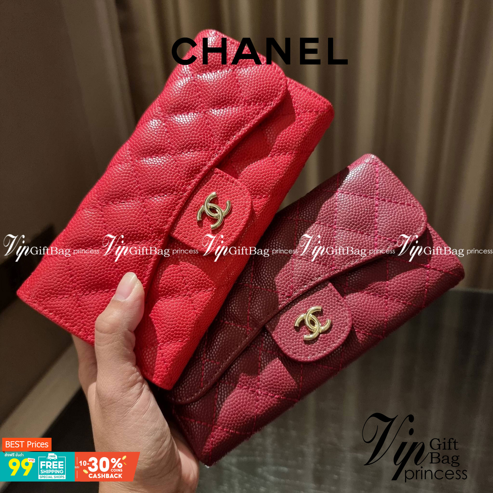 VIP 】กระเป๋าสตางค์ใบยาวรุ่นฝาพับที่ถามหากันมากที่สุด!! สวยรับทรัพย์จาก Chanel วัสดุหนังลายคาร์เวีย ลุคผู้ดีที่สุด เปิด-ปิดด้วยกระดุมแม่เหล็ก ภายในกระเป๋ามีช่องใส่บัตรได้เยอะ ใส่ธนบัตร ใส่เหรียญได้ มีช่องซิปแยกอีกหนึ่งช่อง ดีไซน์เรียบหรูดูคลาสสิค!! สาวๆห้า