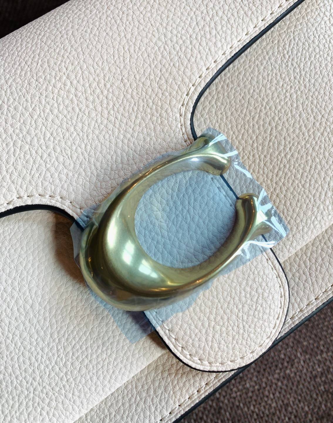 COACH TABBY SHOULDER BAG 26 ((73995)) 📣พร้อมส่งที่ไทยอีกครั้งค่ะ ห้ามพลาด ✔️กระเป๋าหิ้ว//คล้องไหล่//สะพายข้างได้ สุดคุ้ม! หนังแท้อย่างดี ลายหนังสวยนิ่มมือมากค่ะ ✔️ด้านหน้ามีอะไหล่แบรนด์ตัวใหญ่ อะไหล่ทองสวยโดดเด่น ✔️เปิดปิดกระเ