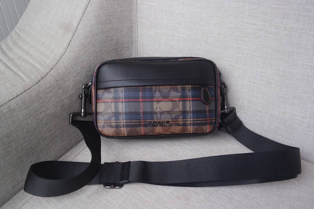 Coach Graham Crossbody NEW ITEM กระเป๋าสะพายลายสุดชิค crossbody