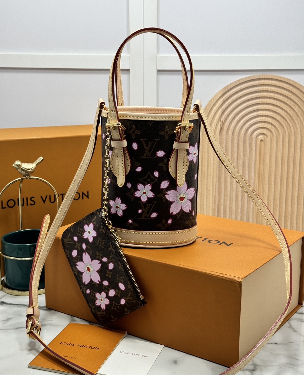 ORI หนังแท้ | LV x TM Nano Bucket Bag ใหม่ล่าสุดมาแรง กับกระเป๋าทรงบัคเก็ต ขนาดกำลังสวย ปรับลุคให้มีชีวิตชีวาด้วยลายดอกไม้ซากุระเชอรี่บลอสซั่ม คอลใหม่สุดเอ็กซ์คลูซีฟ