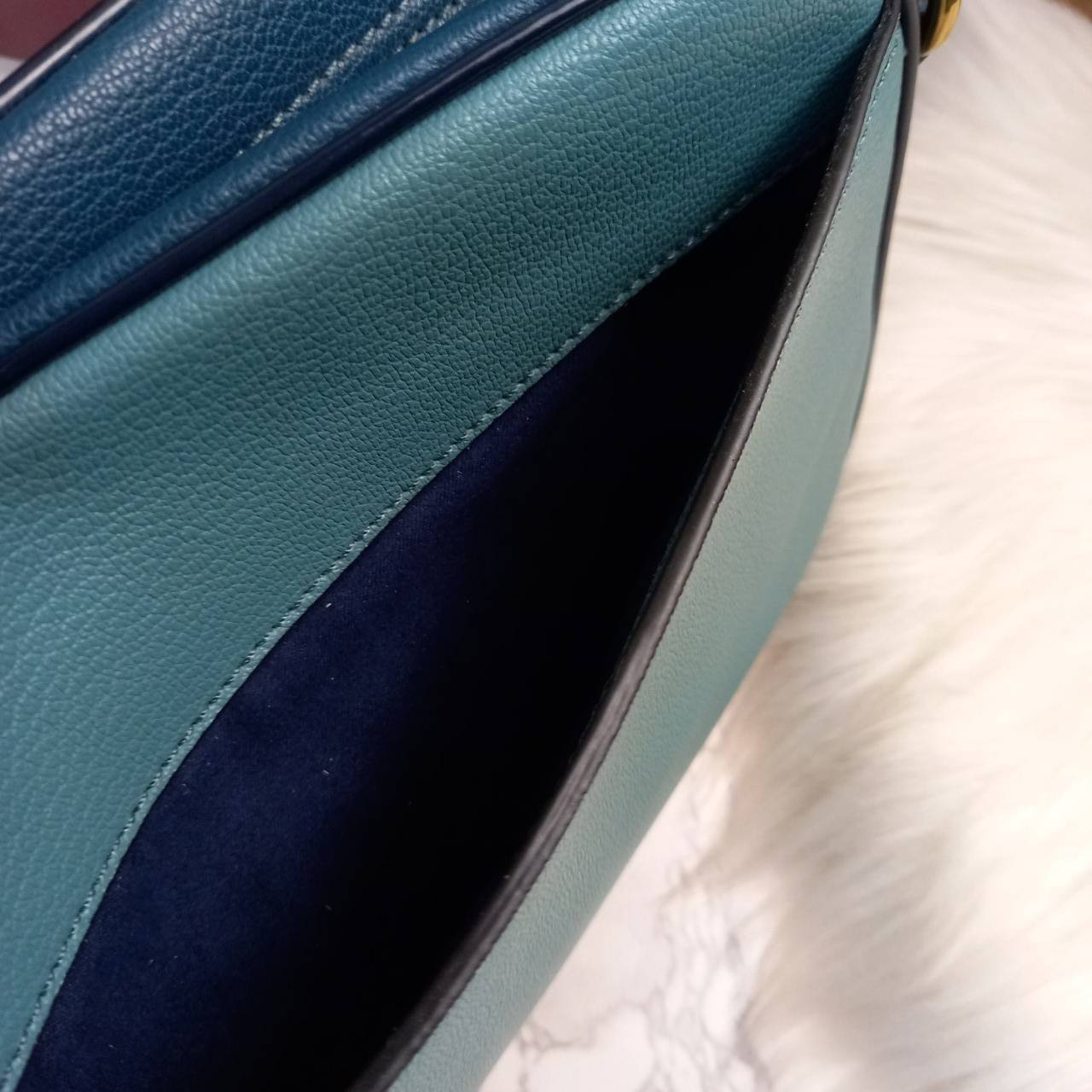 OUTLET 】COACH Camera Bag In Colorblock With Coach Patch (COACH F79278) 🍁หายากมากๆแล้วรุ่นนี้**จะถือ หรือสะพาย ได้ตามใจสั่ง //วัสดุหนังแท้เต็มใบ คุณภาพหนังดีมากๆ ปักโลโกตัวC ด้านหน้า ดูดีแบบไม่ซ้ำใคร //มาพร้อมสายสะพาย 2 สาย >>สายหนัง และสายสป