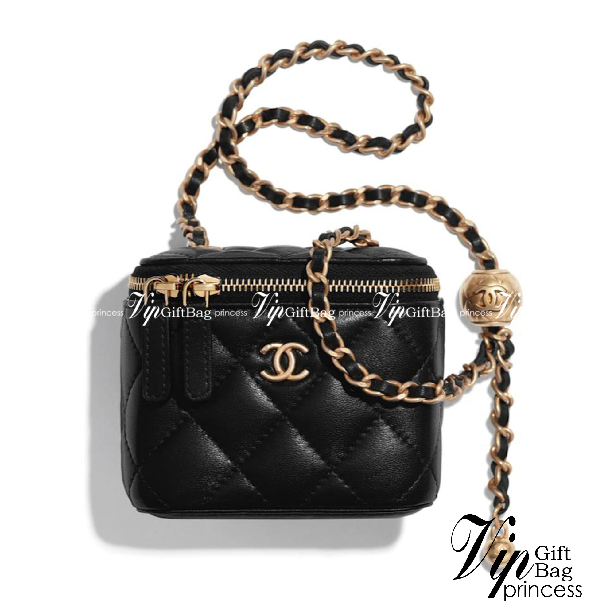 CHANEL Pearl Crush Vanity Case With Classic Chain / Chanel Vanity crossbody bag ฮอตสุด น่ารักสุด กระเป๋าทรงกล่องใบเล็กน่ารัก มี 2 ขนาด งานหนังสวย ตอบโจทย์และครองใจสาวๆ ได้อย่างแท้จริง ดีไซน์เรียบหรู มาพร้อมโลโก้อะไหล่ทองเพิ่มความโดดเด่น เป็นอีกรุ่นที่สาวๆ