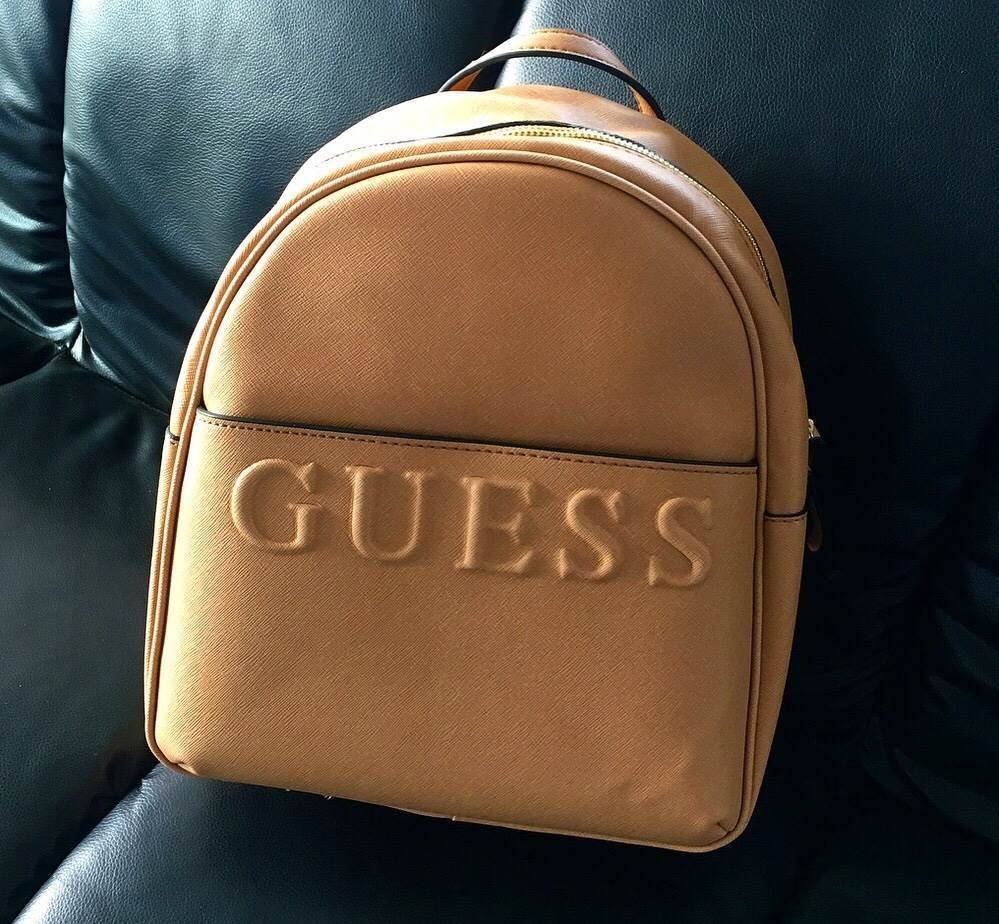 NEW!!! GUESS WOMAN'S BACKPACK ใครไม่มีจัดว่าพลาด!! กระเป๋าเป้ขนาดกระทัดรัดสำหรับสาวๆสากวก guess วัสดุทำจากหนัง PU นำหนักเบา เพิ่มความสะดุดตาด้วยโลโก้แบรนด์ปั้มตัวนูนสายสะพายหลังปรับเลื่อนได้ ภายในจุของได้เยอะ มีช่องกระเป๋าเล็กภายใน