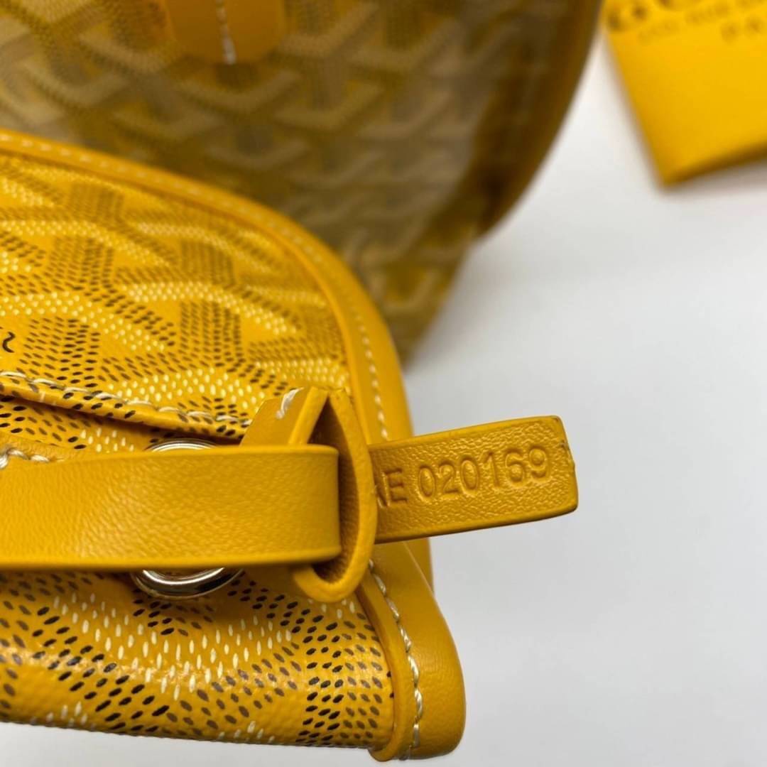 9 สี GOYARD ANJOU TOTE MINI / Goyard Mini Tote เกรดออริจินอลสลับแท้ ใช้งานต่างประเทศได้ ฮอตไอเท็ม กับกระเป๋าสะพายทรงโท้ท ไซส์มินิ กะทัดรัด มาครบสีขายดี เลิศทุกสี รูปทรงคลาสสิค ดีไซน์เป็นเอกลักษณ์ ใช้งานได้หลากหลาย