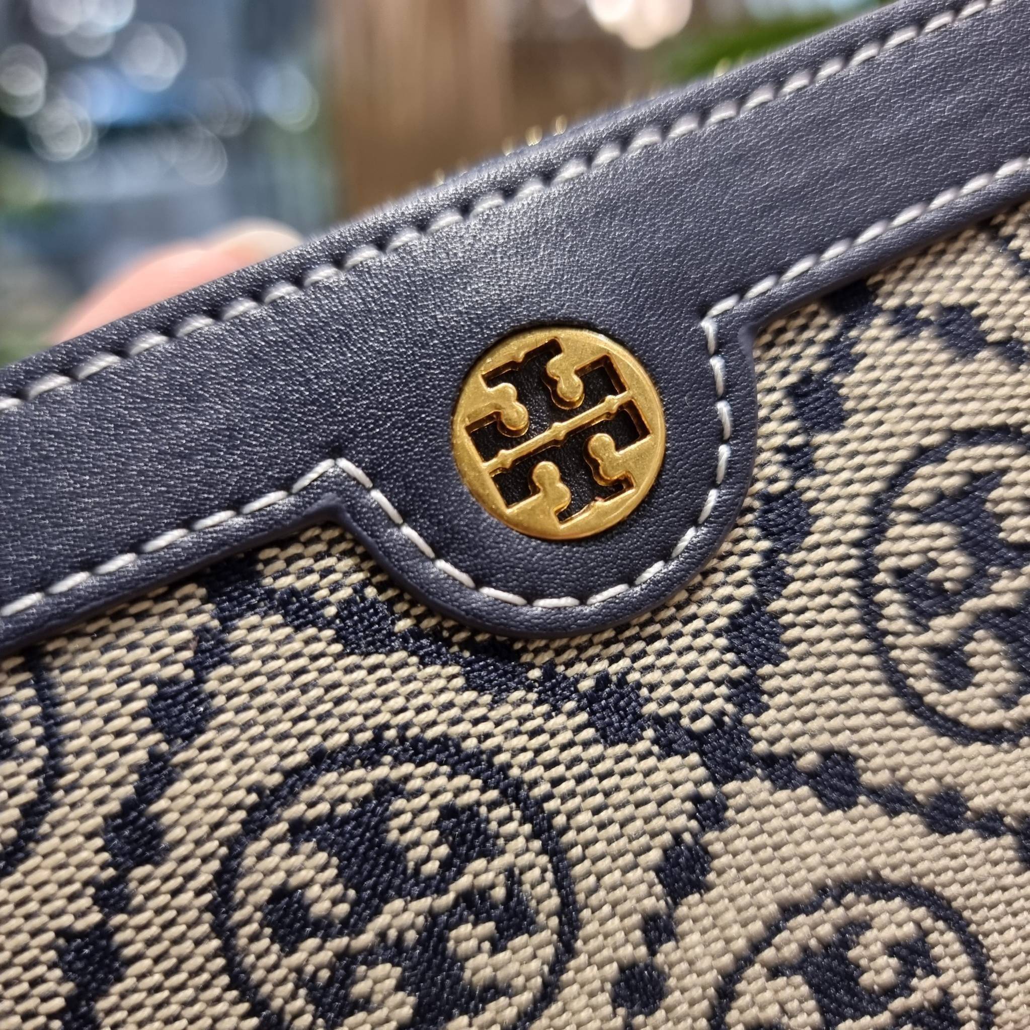 TORY BURCH T MONOGRAM CARD CASE KEY RING ใหม่ล่าสุด กับกระเป๋าเอนกประสงค์สำหรับถนอมบัตร น่ารัก คิ้วท์ๆ ใบจริงน่าใช้มาก