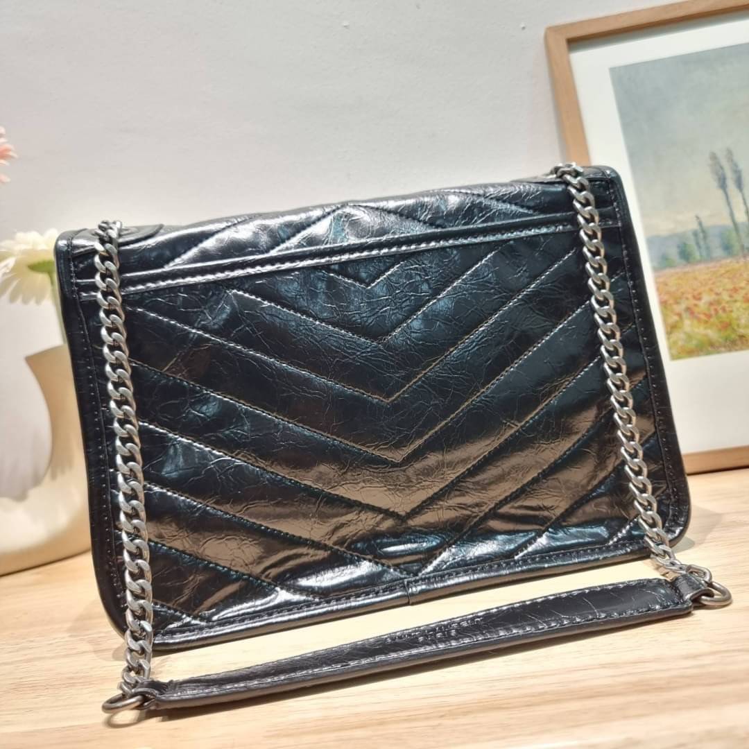 YSL niki baby chain bag in crinkled vintage leather / Yves Saint laurent shoulder bag กระเป๋าสะพายทรงคลาสสิค สุดฮอต ที่ใครๆก็ต้องมีใช้ ดีไซน์เรียบหรู วัสดุหนังลายวินเทจสัมผัสดี
