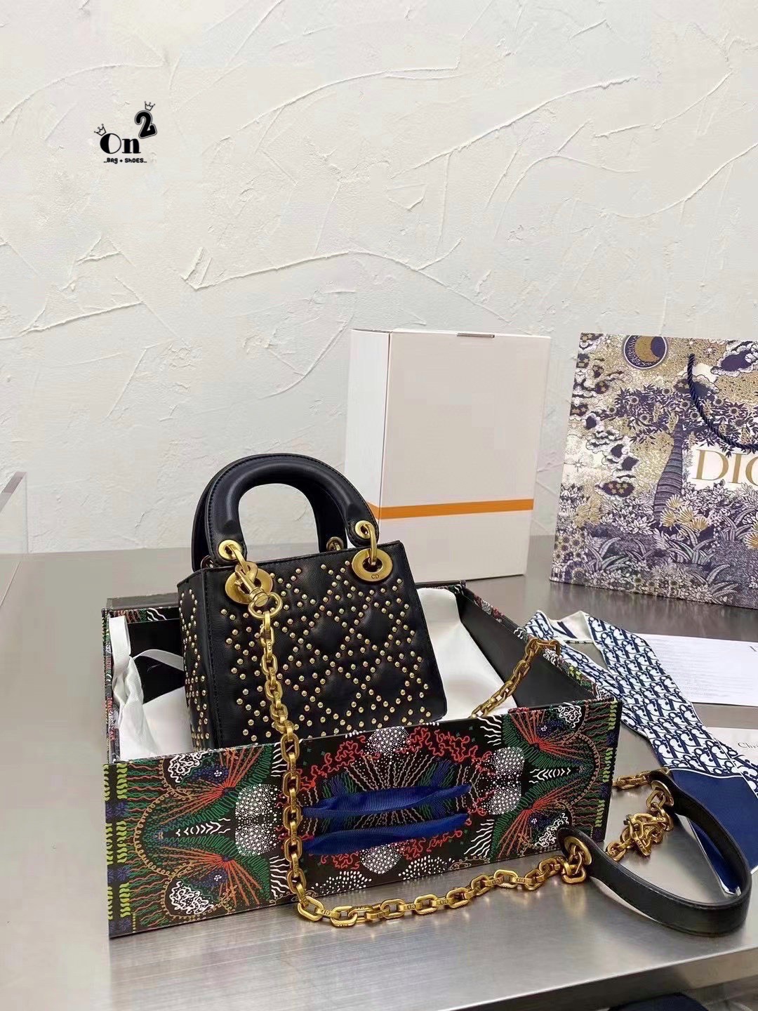 Dior bag Lady rhombus three grid diana bag / DIOR CD MINI LADY STUDDED BAG กระเป๋าสะพายข้างไซส์มินิสุดฮอต คลาสสิคตลอดกาล งานสวยเป๊ะ จะถือออกงานหรูๆ คุณหนูๆ ก็เริ่ด จะหิ้วเป็น everyday bag ก็เก๋สุดๆ ค่ะ