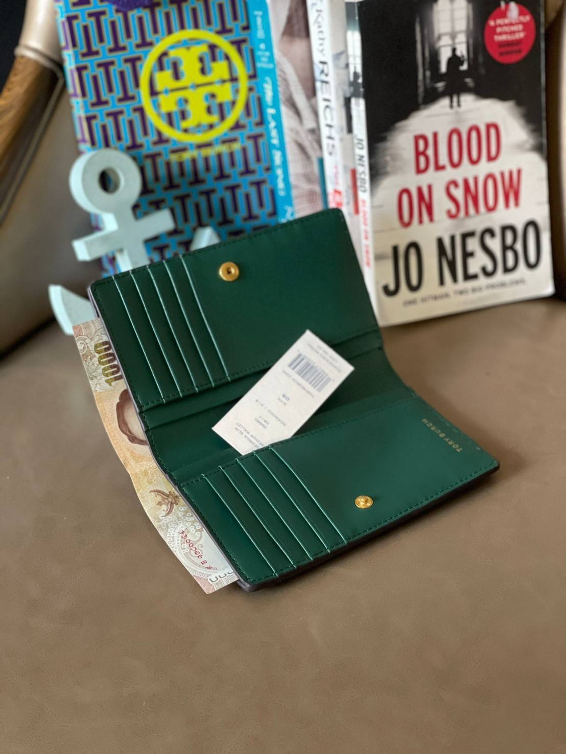 Tory burch georgia slim medium wallet กระเป๋าสตางค์ขนาดกลาง ที่มีดีไซน์ขั้นตอนการใช้งานเรียบง่ายแต่ฟังก์ชั่นครบ ตอบโจทย์สาวๆที่ไม่ชอบกระเป๋าสตางค์ใบใหญ่จนเกินไป