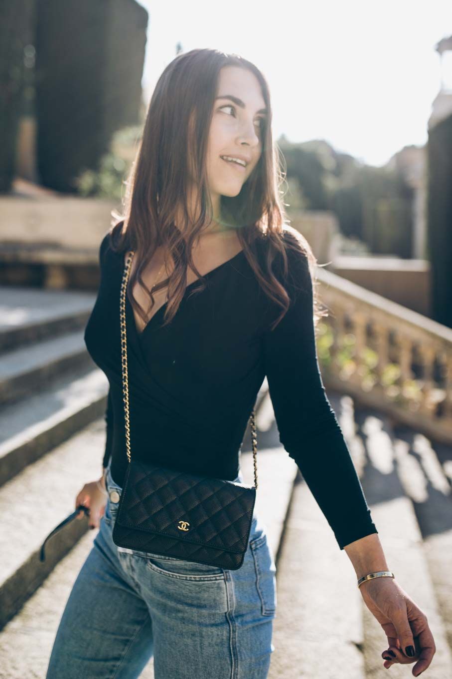 CHANEL WALLET ONCHAIN งานหนังแท้สวยหรู ใช้ ตทป ได้ กระดุมแม่เหล็ก ตามฉบับ HOLO ปีใหม่ ตามภาพที่ถ่ายเลย ตรงกับการ์ด รุ่นที่สาวๆ ทุกคนต้องมี เห็นเล็กๆ แบบนี้แต่ใส่ของได้เยอะมาก สามารถไช้แทนกระเป๋าคลัชถือได้ด้วย ครบจบในใบเดียวเลยค่ะ ภาพงานจริง ไม่ผิดหวังค่ะ