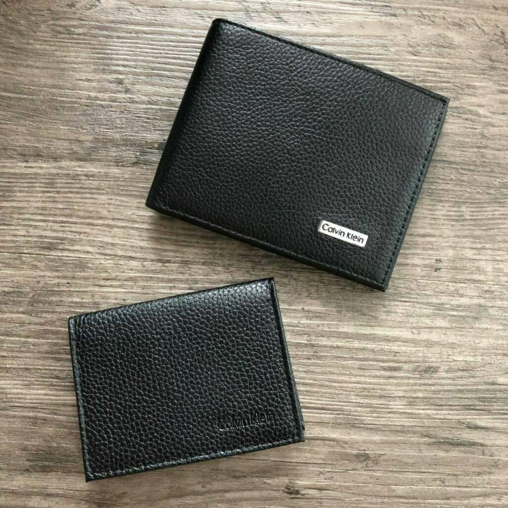 Calvin Klein Leather Belt & Wallet Set เซตสุดคุ้ม จะะมอบเป็นของขวัญหรือใช้เองก็แนะนำเลยค่าา อุปกรณ์ : มาพร้อมถุงกระดาษแบรนด์ + กล่องแบรนด์ + ที่เจาะรูเข็มขัด + ห่วงเข็มขัด
