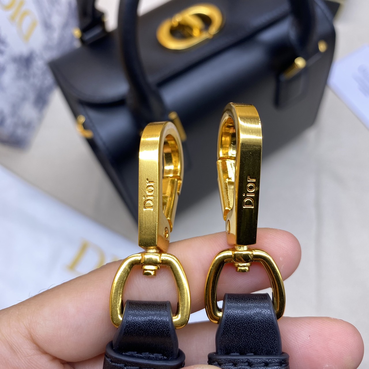 DIOR SMALL BOSTON BAG Black Box Calfskin / DIOR Box Bag พร้อมส่ง กระเป๋าสะพายทรงกล่อง New for Winter 2023 คอลผู้ดี สวยหรู ตอบโจทย์และแมทช์ได้กับทุกลุคทุกสไตล์