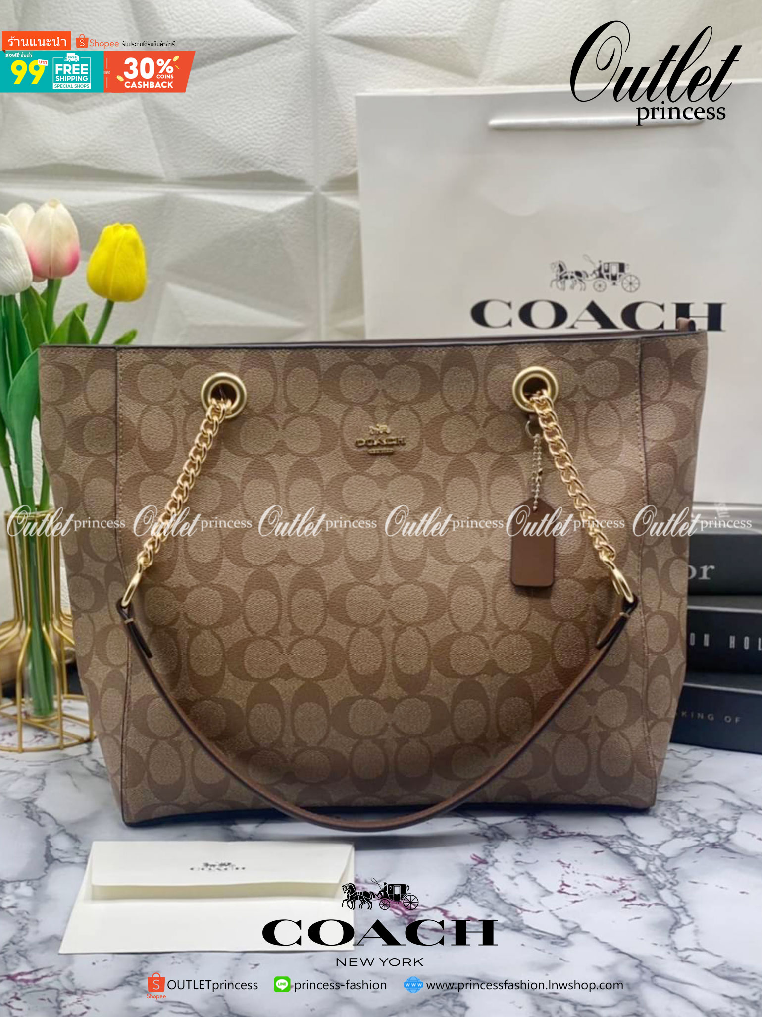 COACH Tote in Signature Canvas Bag กระเป๋าสะพายทรงช้อปปิ้ง สายกระเป๋าเป็นหนังสลับโซ่ทองสวยงาม เพิ่มความหรูหรา ภายในโล่งกว้างใส่ของได้เยอะมาก วัสดุ Canvas เคลือบลายซิกเนเจอร์และหนัง พร้อมซิปกลางเก็บของได้มิดชิดเลยค่ะ มี 3 สี น้ำตาล ดำ ขาว