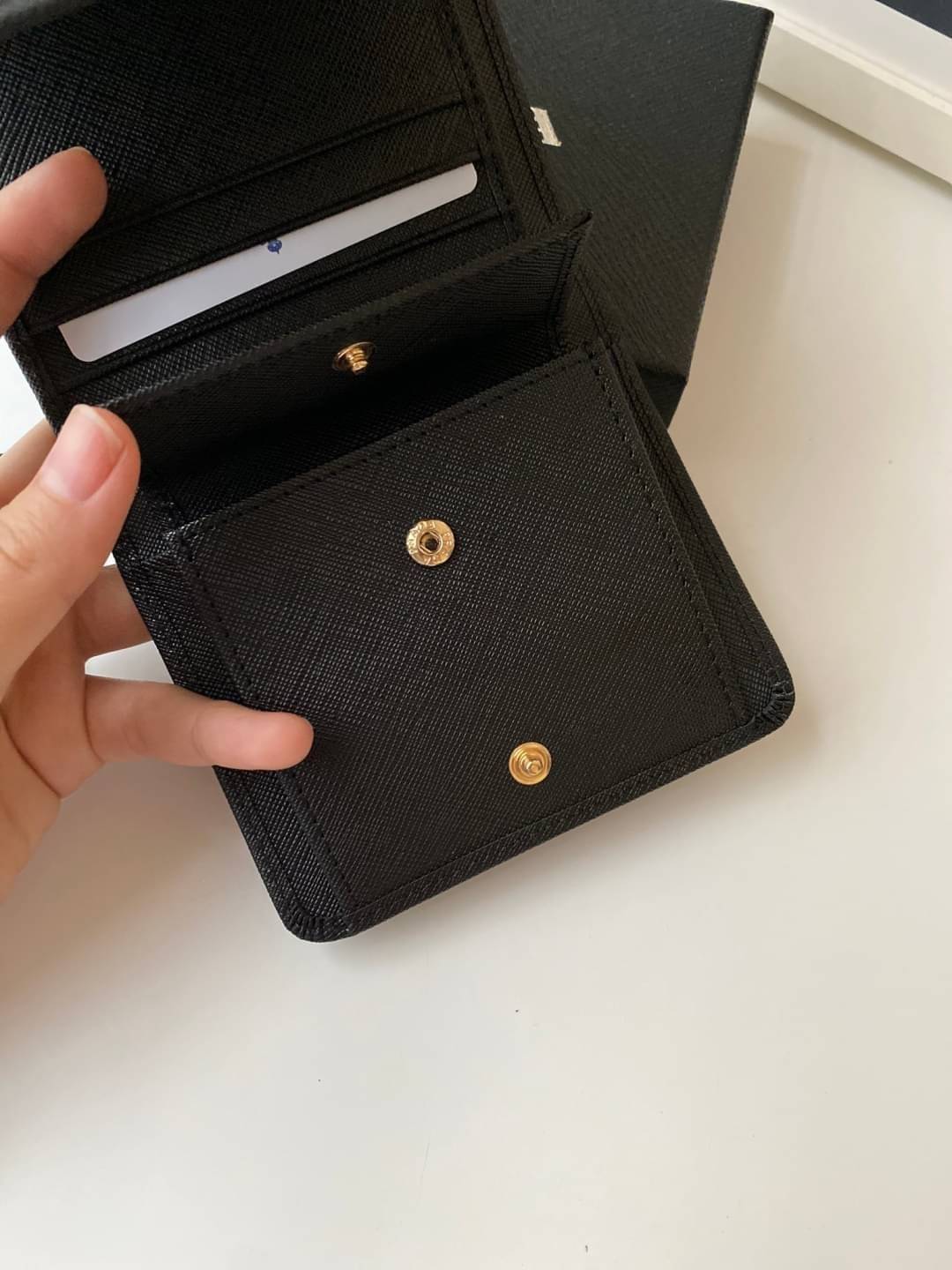 VIP หนังแท้ 】3พับ PRADA Saffiano Metal Tri-Fold Wallet Orchidea