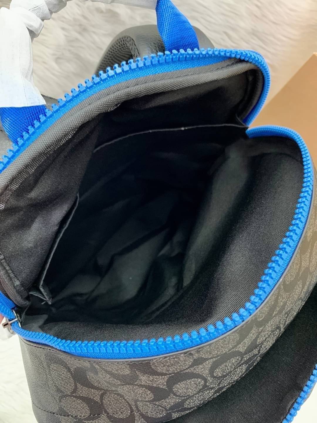 เป้รุ่นใหญ่ คู่ใจไปไหนไปกันค่าาา 🔺ใช้ได้ทั้งชาย//หญิง นะคะรุ่นนี้ Coach C5511 X Peanuts West Backpack In Signature Canvas With Varsity Patches 📌พร้อมส่ง! กระเป๋าสะพายหลังแบบมีหูหิ้ว หนังแท้อย่างดี หนังนิ่มมือดีมากค่ะ! 🌈จุดเด่นตรงด้