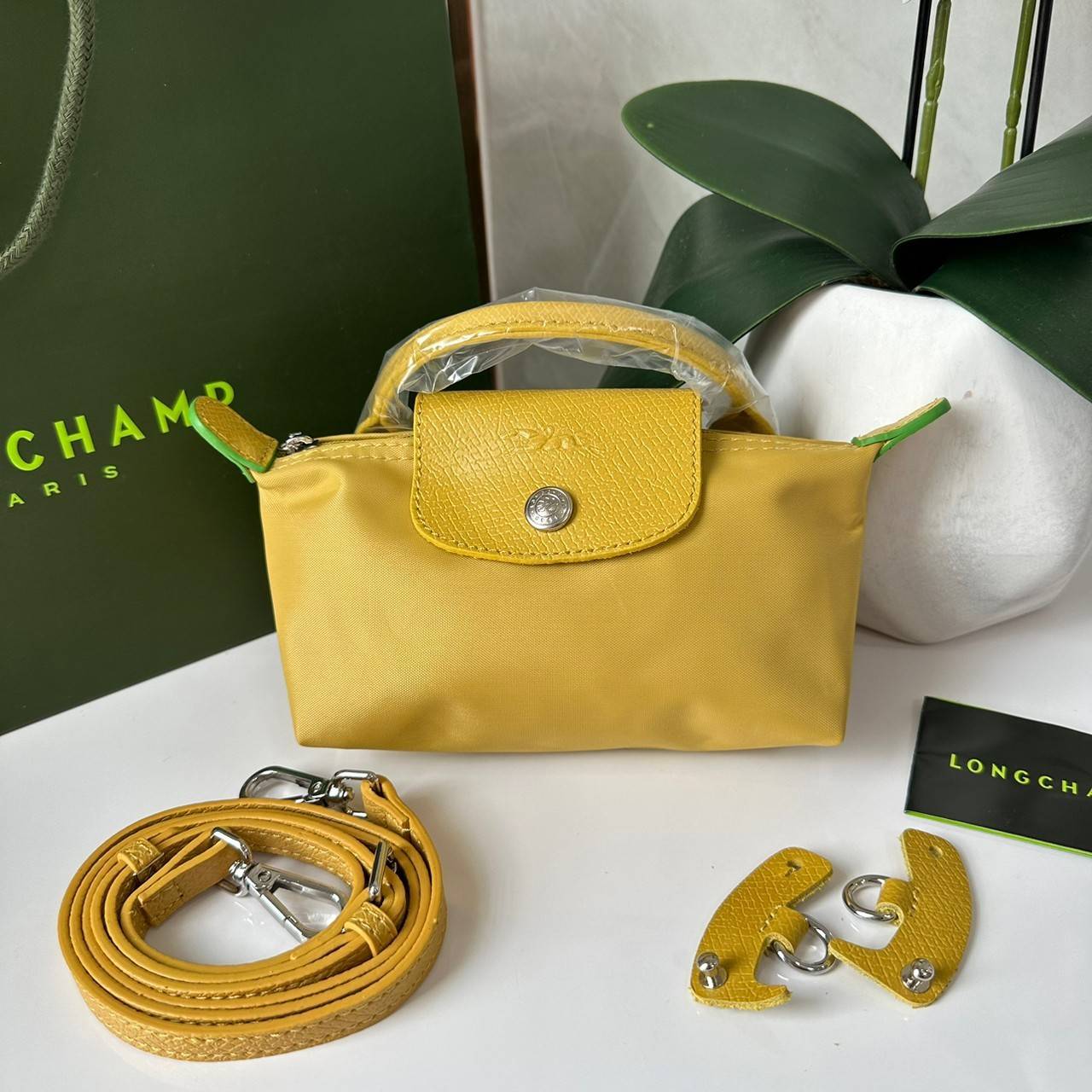 LONGCHAMP LE PLIAGE ORIGINAL Pouch with handle กระเป๋าใบเล็กขนาดกระทัดเหมาะกับใส่ของจำเป็นจุกจิก