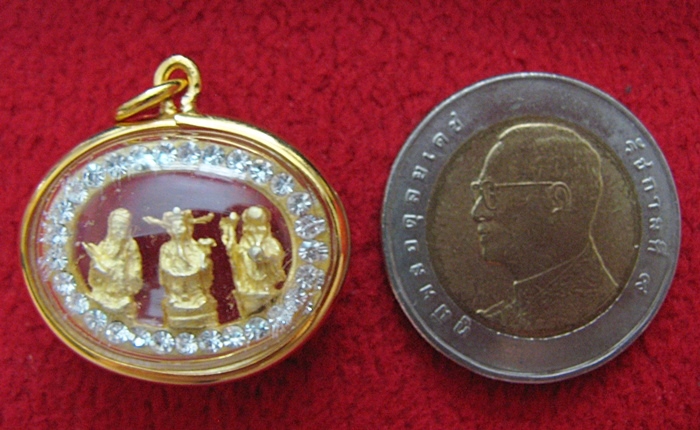 จี้ฮกลกซิ่ว เนื้อทองพ่นทรายล้อมเพชรเลี่ยมทองไมครอน เสริมดวงปีมะเมีย ปี2562 ช่วยเสริมดวงท่านให้ดีขึ้นค่ะ