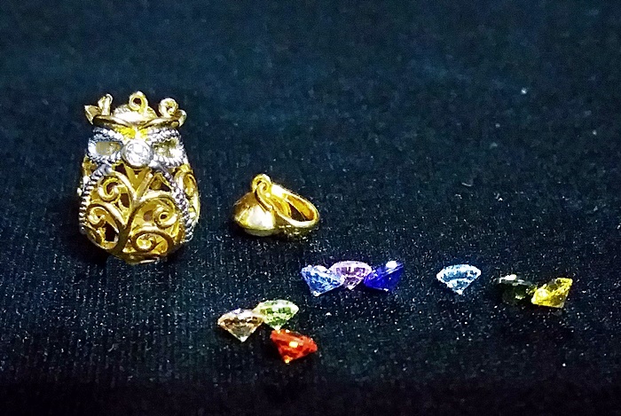 จี้ถุงทองนพเก้าประดับเพชรCZ เสริมดวงค้าขายค่ะ