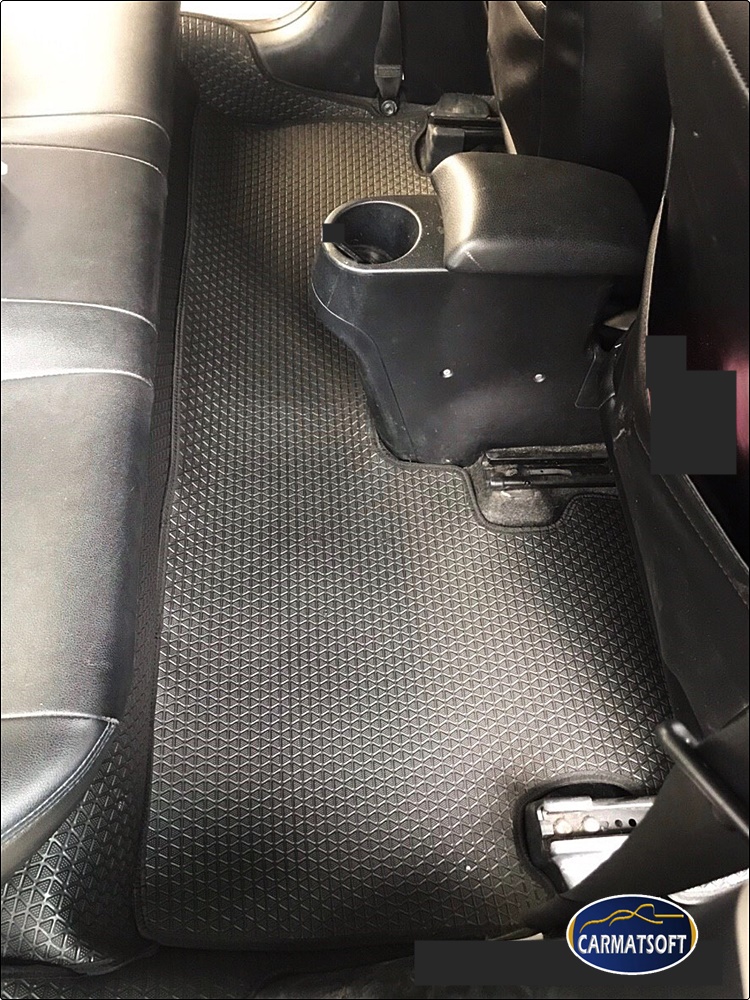 พรมปูพื้นรถยนต์ YARIS 2013-2017 ลายสนุ๊กสีดำ เต็มคัน