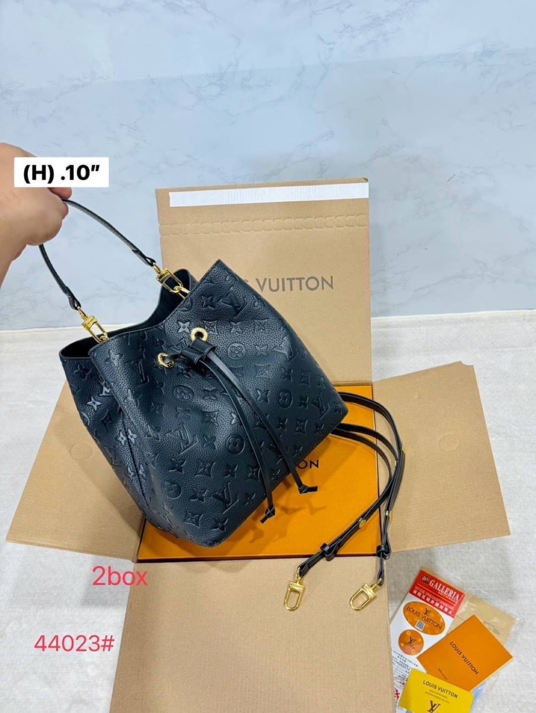 LV NeoNoe MM Monogram Flower กระเป๋าสะพายทรงบัคเก็ตเสน่ห์ชวนหลงใหล อีกหนึ่งรุ่นท็อปฮิต ที่ไม่มีไม่ได้จริงๆ