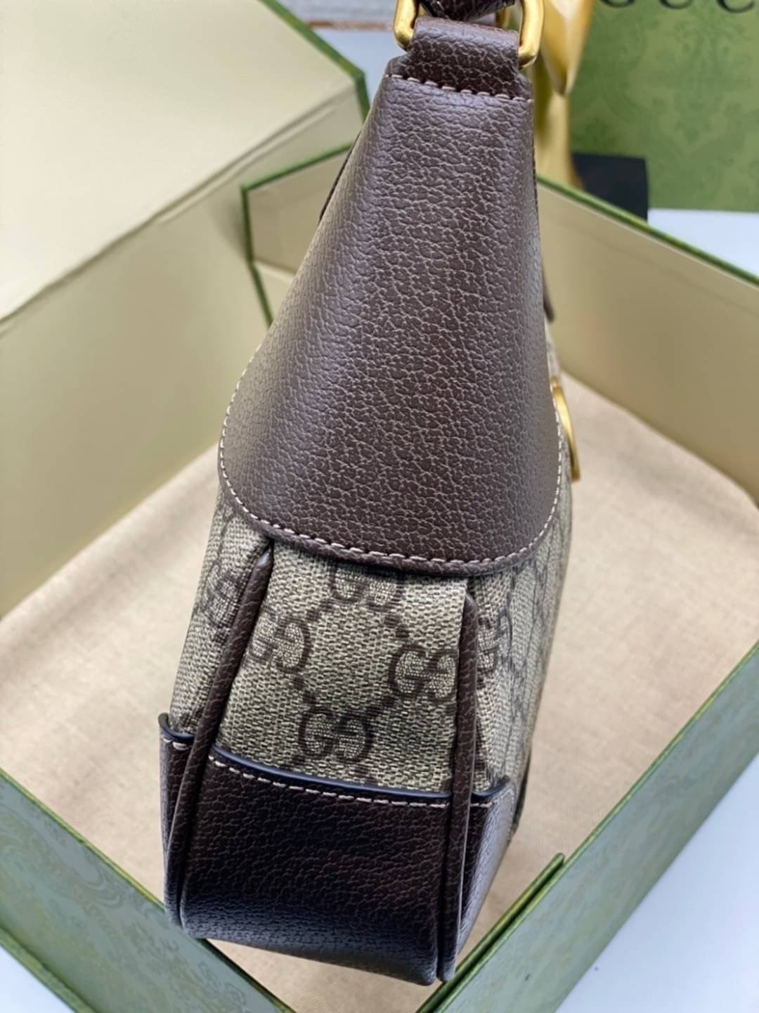 GUCCI Aphrodite small shoulder bag / GC crossbody pouch bag เกรดออริ กระเป๋าสะพายทรงคลาสสิค ดีไซน์ย้อนยุคผสานความโมเดิร์นด้วยรูปทรงพอช ที่ใช้งานได้ทุกสไตล์