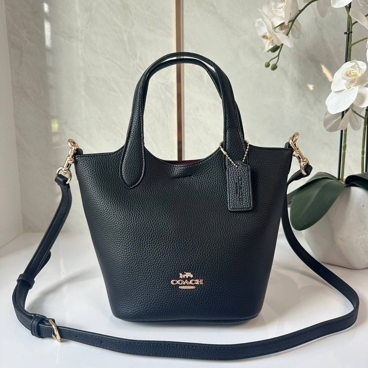 พร้อมส่ง 5 สี COACH HANNA BUCKET BAG กระเป๋าถือ/สะพายข้างทรงบักเก็ตรุ่นใหม่ดีไซน์เก๋น่ารัก เกรดท็อปออริ เกรดดีสุด สลับแท้ 1:1