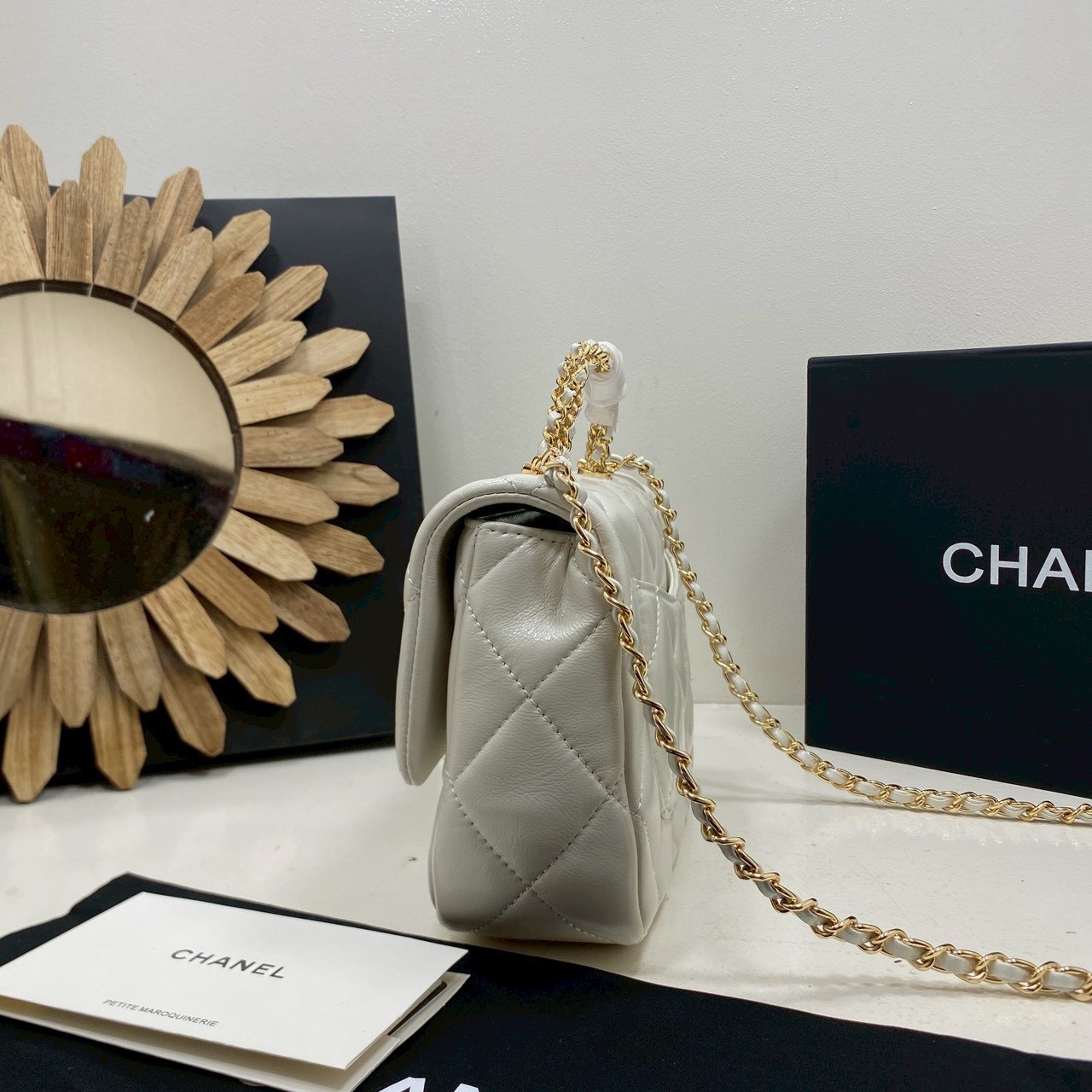 ORI หนังแท้ | Chanel Small Flap Bag with Top Handle 20cm กระเป๋าสะพายดีไซน์คลาสสิก หูจับแต่งโซ่สีทองหรูหรา เรียบหรูดูแพง