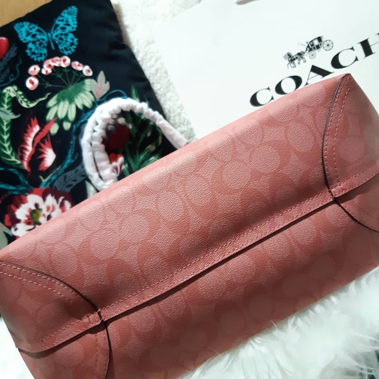 ของแท้ 💯% COACH C5696 CITY TOTE IN SIGNATURE CANVAS กระเป๋าถือทรงโท้ทใบใหญ่ ใส่ของได้ของครบครัน รุ่นใหม่ล่าสุด