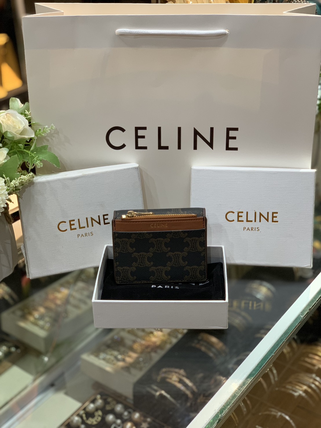ORI หนังแท้ | CELINE SHORT WALLET BUSINESS CARD HOLDER / CELINE COMPACT WALLET WITH COIN TRIOMPHE กระเป๋าสตางค์ซีลีนใบสั้น เรียบหรู มีฟังก์ชันและสไตล์ให้เลือกด้วยช่องใส่บัตรหลายช่อง