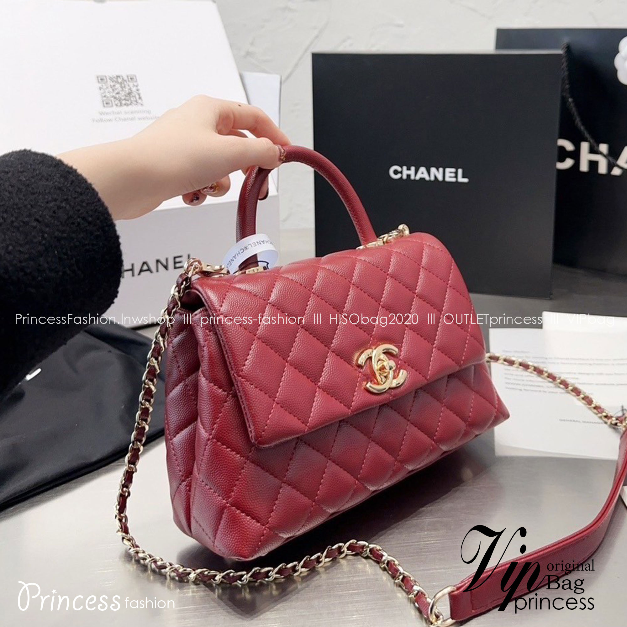 Chanel Coco Top Handle Bag 9" / Chanel Bag พร้อมส่ง กระเป๋าสะพายสุดคลาสสิค สวยหรูพร้อมมือจับในตัว งานหนังเรียบ อะไหล่ทองสวยมาก มาพร้อมกล่อง อปก ครบเซ็ท รอบนี้จัดราคาพิเศษสุดคุ้มค่ะ ใช้งานต่างประเทศได้ ภาพถ่ายจากงานขายจริง