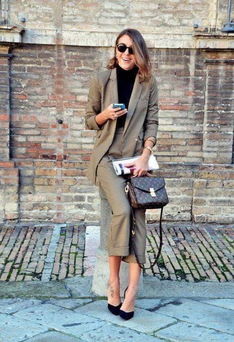 ยกระดับให้ตัวเอง กับไอเท็มสุดเลิศ ที่สาวๆตามหา LV pochette metis กระเป๋าถือ/สะพายทรงสวย คลาสสิค ดีไซน์เรียบง่าย แต่แฝงความหรู วัสดุหนังแคนวาสคุณภาพดี เปิดปิดด้วยตัวบีบล็อค ด้านหลังมีช่องซิปแยก ภายในซับสวยงามมาก ดูแพงที่สุด แบ่งสัดส่วนดูเหมาะ น่าใช้จริงๆ ส