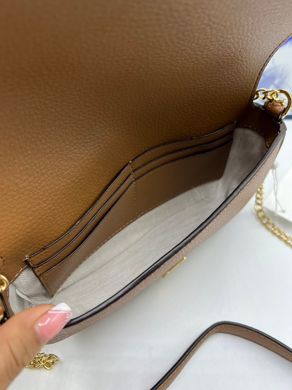 TORY BURCH Chelsea Pebbled Crossbody Bag กระเป๋าสะพายเรียบหรู เกรดออริ สลับแท้ 1:1 ใช้งานต่างประเทศได้