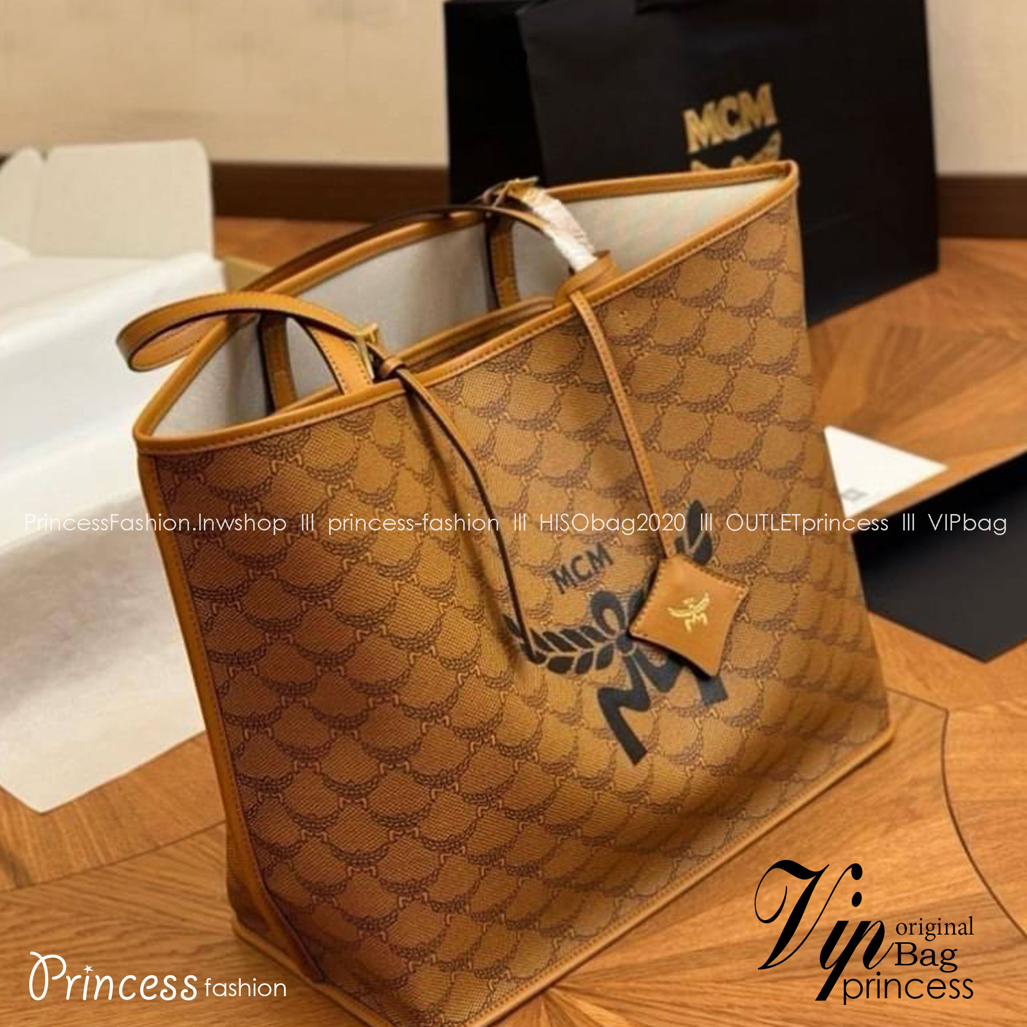 M.C.M MEDIUM HIMMEL SHOPPER IN LAURETOS กระเป๋าทรงโท้ทช้อปปิ้ง เรียบหรู คอลใหม่ พร้อมสีใหม่ ดีไซน์ละมุน น่าใช้มากๆ ก พิเศษสุดกับพวงหนังพร้อมห่วงกุญแจทึ่สามารถห้อยพวงกุญแจน่ารักๆได้