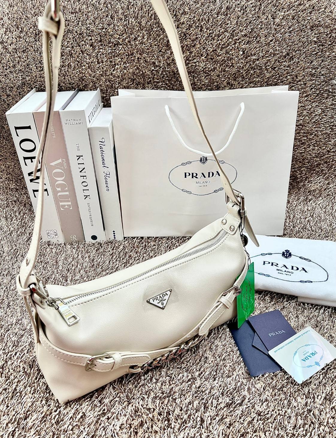 PRADA LEATHER SHOULDER BAG พร้อมส่งที่ไทย 📌เข้าใหม่ สวยหนักมากก จำนวนจำกัดค่ะ! ใบเดียวเอาอยู่ตลอดวันเลยค่ะ!