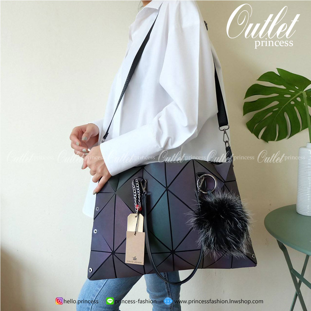 มาใหม่ กระเป๋าถือ/สะพาย ทรงสวย เหมือนซื้อ1ได้4 โอ้ย 🤩🤩 คุ้มสุดๆไปเลยค่า เพราะตัวกระเป๋าปรับได้ถึง4 แบบตามการใช้งานเลยน๊าแถมตัวกระเป๋าน้ำหนักเบาอีกด้วย ✨✨✨ สายสะพายถอดได้แถมสายยาวให้อีก 1 เส้น กระเป๋าทรงสุดฮิตจากแบรนด์ 