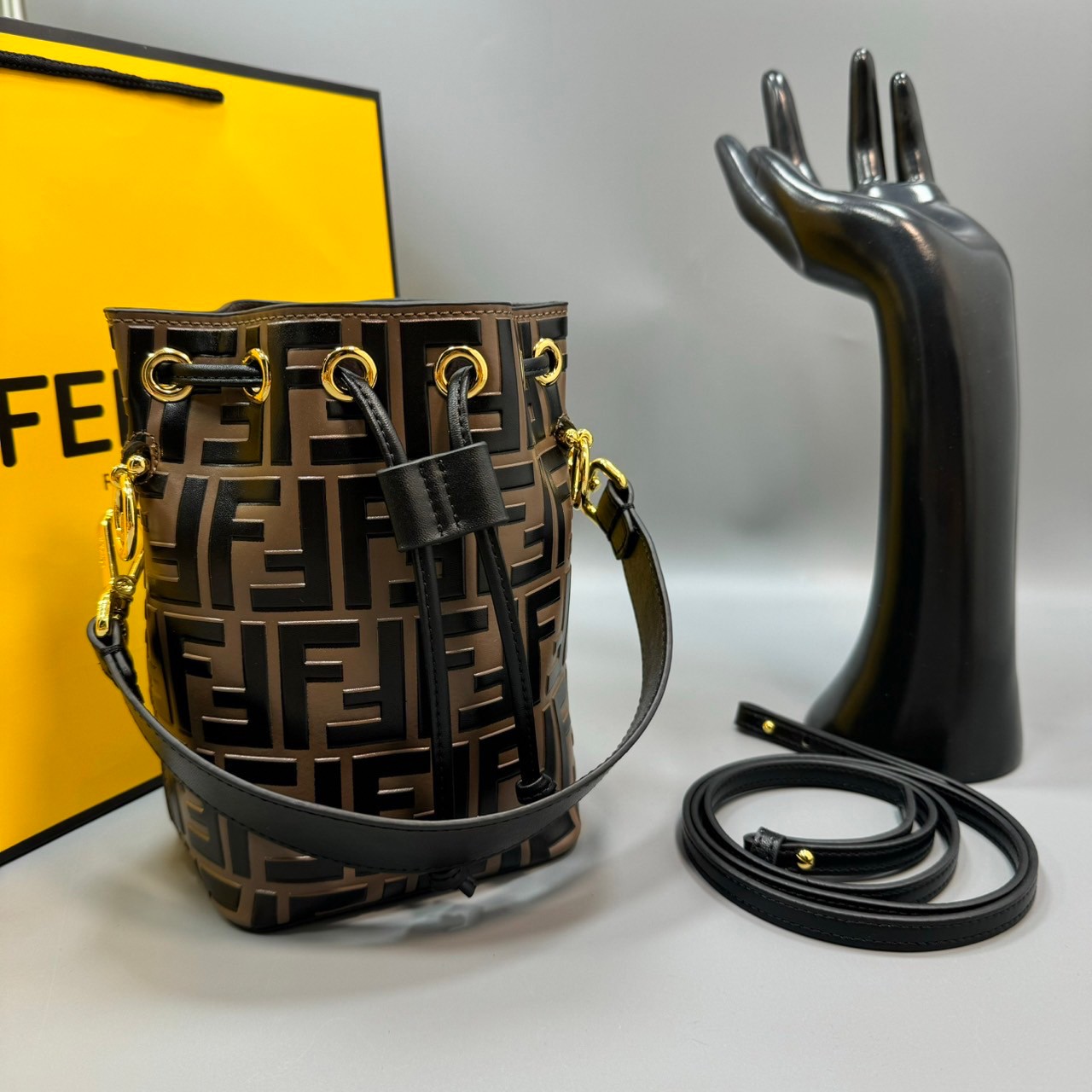 FENDI Mon Tresor Brown leather mini bag / FENDI Bucket Bag กระเป๋าสะพายทรงบัคเก็ต ไซส์มินิ เกรดออริ สลับแท้ 1:1 ใช้ต่างประเทศได้