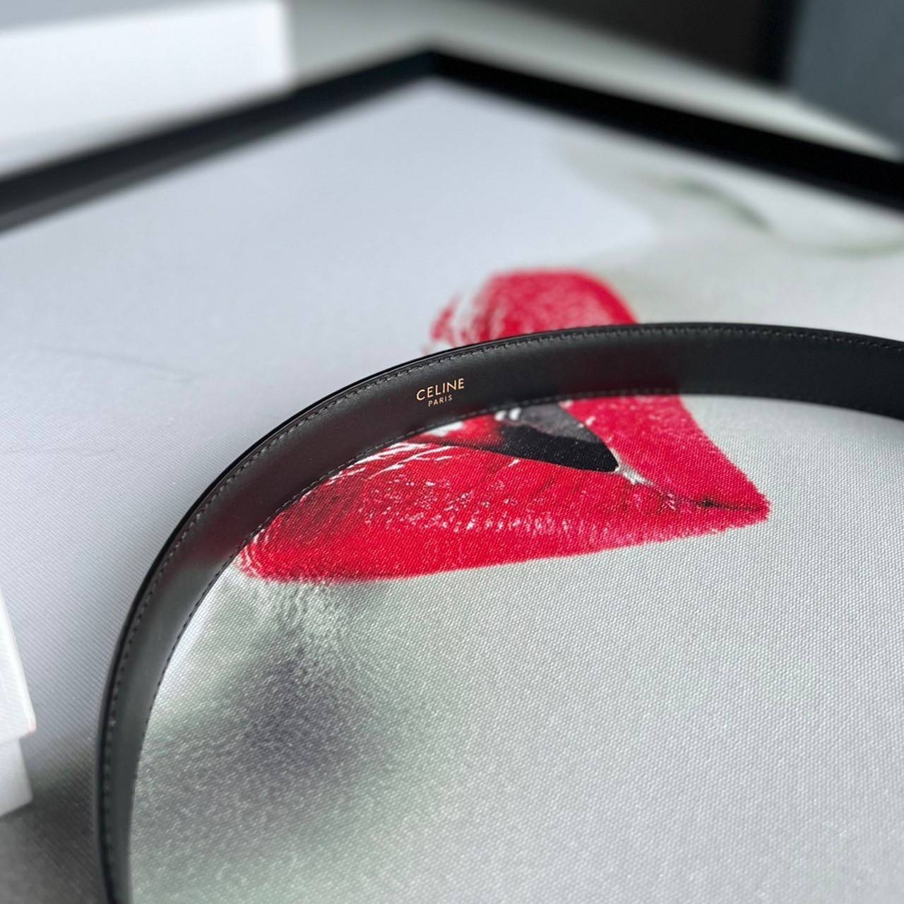 หนังแท้ CELINE BELT LOGO 18MM / Celine Triomphe Belt in Natural Calfskin เกรดใช้งานสลับของจริง ออริจินอลหนังแท้ หัวเข็มขัดโลโก้แบรนด์แบบ 3D Vintage สีทอง/สีดำ ปั้มโลโก้คมชัดคล้ายของจริง สายปรับระดับได้ในดีไซน์เรียบหรูเข้ากับทุกลุ๊คใช้ได้ทั้งชายหญิง