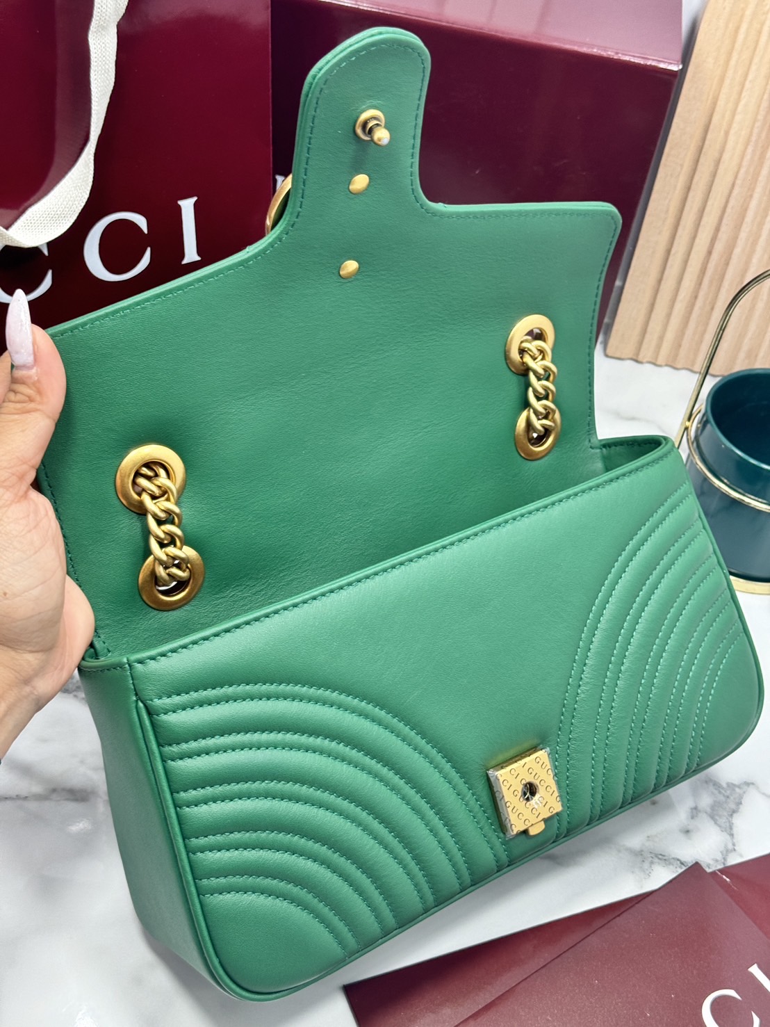 ORI | หนังแท้ GG Marmont small shoulder bag กระเป๋าสะพายข้างรุ่นคลาสสิค ดูแพง อัพลุคได้สบายๆ ด้านหลังดีไซน์รูปหัวใจ